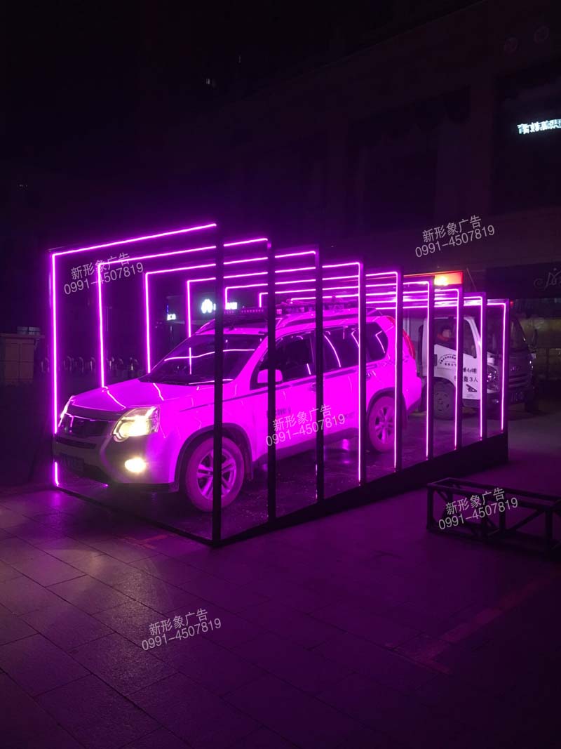 商場(chǎng)周年慶，車展展示臺(tái)